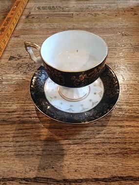 19th Century Unmarked Old Paris Porcelain Footed Teacup & Saucer